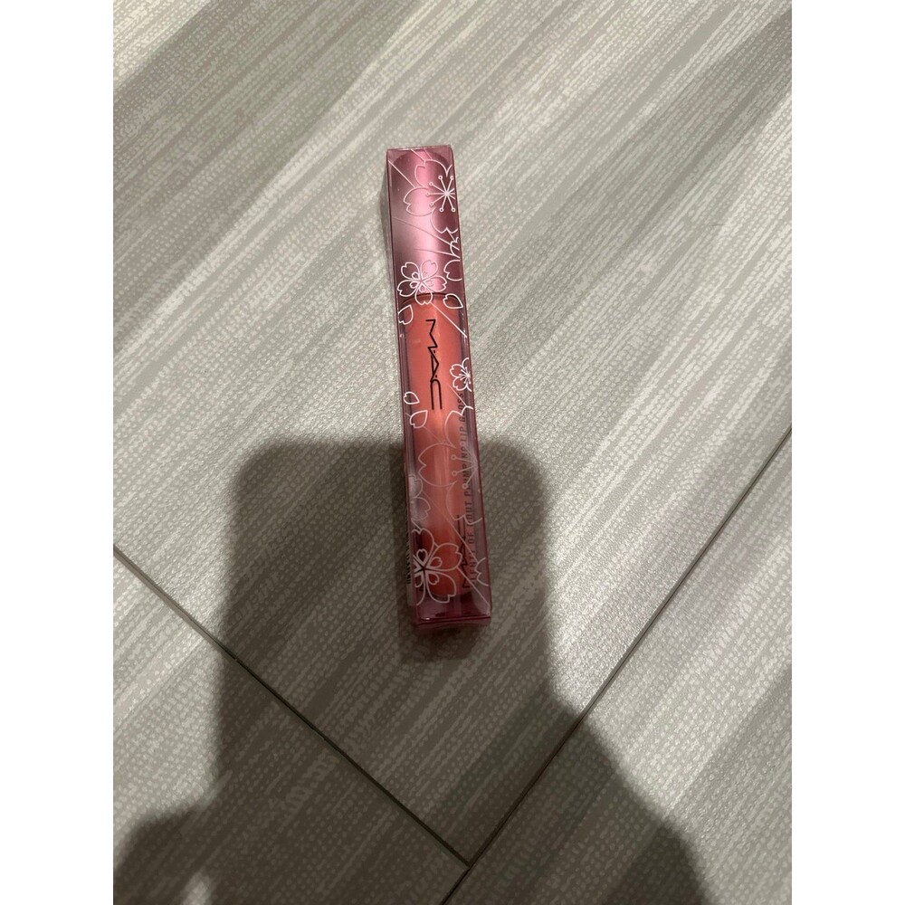 Limited edition MAC plenty of pout plumping lipgloss